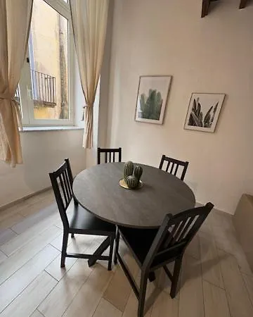 Апартаменты House Pulcinella Centro Storico Неаполь